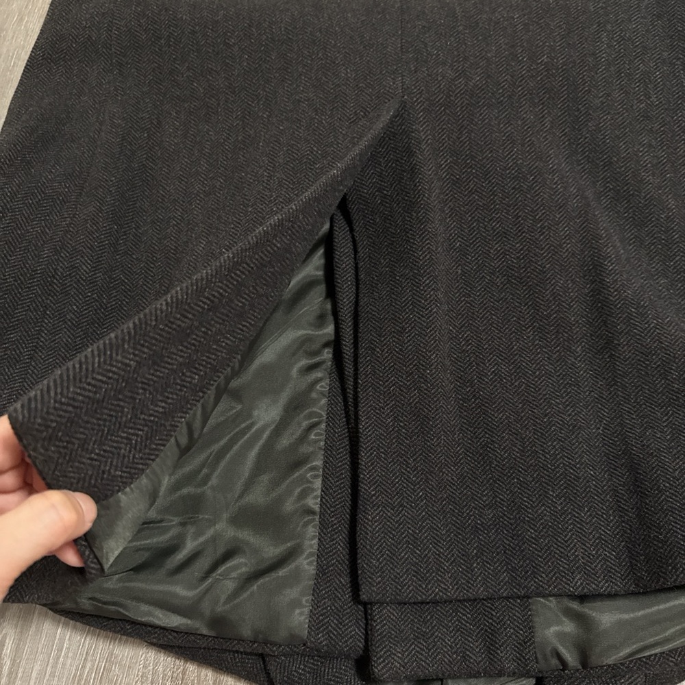DKNY Wool Blend herringbone Brown Long Coat Size 42 Shoulder Pads Button Closure - Picture 11 of 15